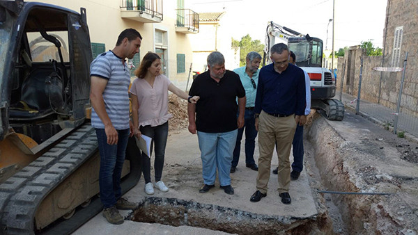 Visita del conseller insular de Cooperació Local a les obres que es fan a Muro	