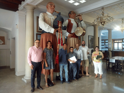 Trobada que va tenir lloc al Consistori de Muro entre els regidors Sergi Silvestre i Carmina Prats, de la localitat de Muro d'Alcoi, i representants de l'equip de govern municipal de Muro