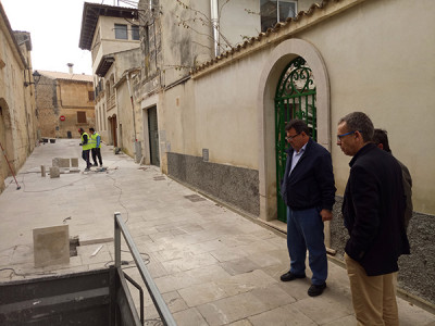 L’Ajuntament repara el paviment de tot el casc antic
