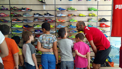 Els alumnes del Col·legi Sant Francesc d’Assís visiten els comerços de Muro