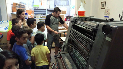 Els alumnes del Col·legi Sant Francesc d’Assís visiten els comerços de Muro