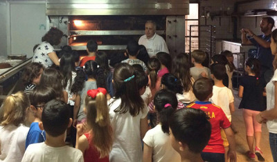 Els alumnes del Col·legi Sant Francesc d’Assís visiten els comerços de Muro