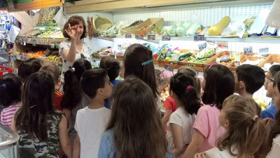 Els alumnes del Col·legi Sant Francesc d’Assís visiten els comerços de Muro