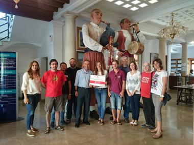 L'Ajuntament de Muro dóna 1000 euros a l'ONG Dentistas Sobre Ruedas