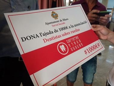L'Ajuntament de Muro dóna 1000 euros a l'ONG Dentistas Sobre Ruedas