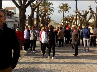 Més de 60 murers i mureres participen en la caminada inaugural de la ‘Ruta Saludable’